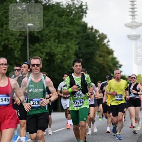 29.06.2025 - hella hamburg halbmarathon Dr. Thomas Lammeyer http://msf.ph/oto/8510978 29.06.2025 10:00:18 Kennedybrücke 1120, 1460, 1499, 1502, 1628, 1877, 2013, 2082, 2083, 2953, 2996, 3256, 3426, 4065, 4077, 4377, 4404, 4635, 4711, 4967, 5482, 5600, 5978, 6286, 6309, 6511, 6512, 6561, 6562, 7178, 7383, 7475, 7583, 7943, 8261, 8335, 8921, 9497, 9537, 9597, 9638, 9695, 9793, 10508, 10891, 11018, 11124, 11231 meine-sportfotos.de