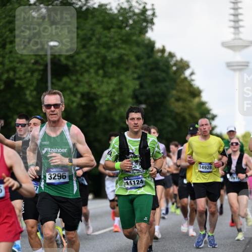 29.06.2025 - hella hamburg halbmarathon Dr. Thomas Lammeyer http://msf.ph/oto/8510980 29.06.2025 10:00:18 Kennedybrücke 1120, 1460, 1499, 1502, 1628, 1877, 2013, 2082, 2083, 2953, 2996, 3256, 3426, 4065, 4077, 4377, 4404, 4635, 4711, 4967, 5482, 5600, 5978, 6286, 6309, 6511, 6512, 6561, 6562, 7178, 7383, 7475, 7583, 7943, 8261, 8335, 8921, 9497, 9537, 9597, 9638, 9695, 9793, 10508, 10891, 11018, 11124, 11231 meine-sportfotos.de