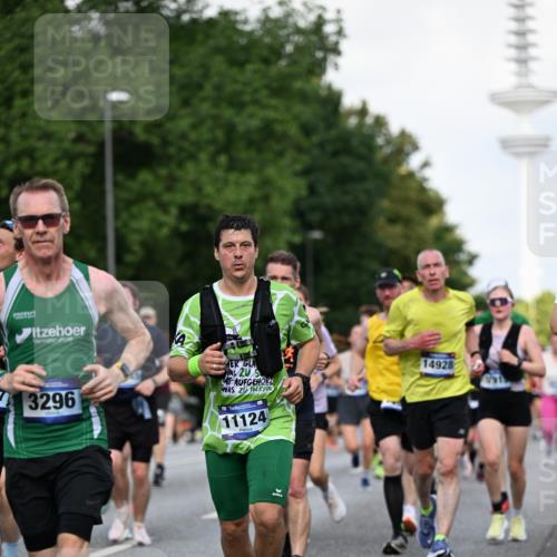 29.06.2025 - hella hamburg halbmarathon Dr. Thomas Lammeyer http://msf.ph/oto/8510984 29.06.2025 10:00:19 Kennedybrücke 1120, 1460, 1499, 1502, 1628, 1877, 2013, 2082, 2083, 2953, 2996, 3256, 3426, 4065, 4077, 4377, 4404, 4635, 4711, 4967, 5482, 5600, 5978, 6286, 6309, 6377, 6511, 6512, 6561, 6562, 7178, 7383, 7475, 7583, 7943, 8261, 8335, 8572, 8921, 9082, 9497, 9537, 9597, 9638, 9695, 9793, 10508, 10891, 11018, 11124, 11231 meine-sportfotos.de