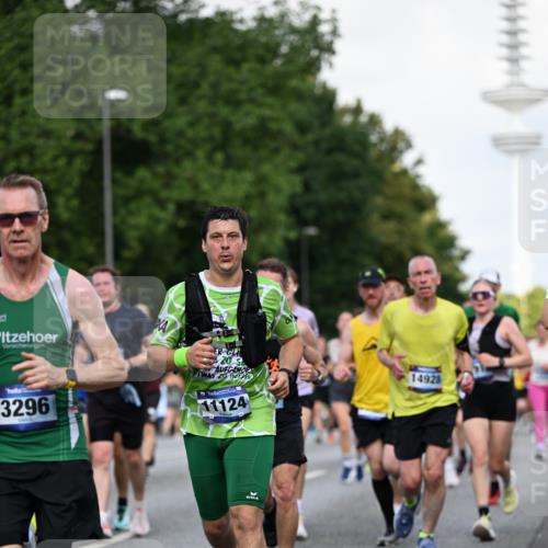 29.06.2025 - hella hamburg halbmarathon Dr. Thomas Lammeyer http://msf.ph/oto/8510986 29.06.2025 10:00:19 Kennedybrücke 1120, 1460, 1499, 1502, 1628, 1877, 2013, 2082, 2083, 2953, 2996, 3256, 3426, 4065, 4077, 4377, 4404, 4635, 4711, 4967, 5482, 5600, 5978, 6286, 6309, 6377, 6511, 6512, 6561, 6562, 7178, 7383, 7475, 7583, 7943, 8261, 8335, 8572, 8921, 9082, 9497, 9537, 9597, 9638, 9695, 9793, 10508, 10891, 11018, 11124, 11231 meine-sportfotos.de
