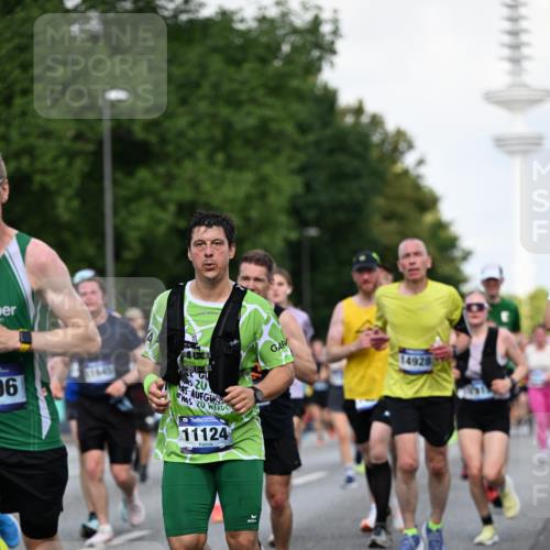 29.06.2025 - hella hamburg halbmarathon Dr. Thomas Lammeyer http://msf.ph/oto/8510988 29.06.2025 10:00:19 Kennedybrücke 1120, 1460, 1499, 1502, 1628, 1877, 2013, 2082, 2083, 2953, 2996, 3256, 3426, 4065, 4077, 4377, 4404, 4635, 4711, 4967, 5482, 5600, 5978, 6286, 6309, 6377, 6511, 6512, 6561, 6562, 7178, 7383, 7475, 7583, 7943, 8261, 8335, 8572, 8921, 9082, 9497, 9537, 9597, 9638, 9695, 9793, 10508, 10891, 11018, 11124, 11231 meine-sportfotos.de