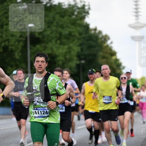 29.06.2025 - hella hamburg halbmarathon Dr. Thomas Lammeyer http://msf.ph/oto/8510991 29.06.2025 10:00:19 Kennedybrücke 1120, 1460, 1499, 1502, 1628, 1877, 2013, 2082, 2083, 2953, 2996, 3256, 3426, 4065, 4077, 4377, 4404, 4635, 4711, 4967, 5482, 5600, 5978, 6286, 6309, 6377, 6511, 6512, 6561, 6562, 7178, 7383, 7475, 7583, 7943, 8261, 8335, 8572, 8921, 9082, 9497, 9537, 9597, 9638, 9695, 9793, 10508, 10891, 11018, 11124, 11231 meine-sportfotos.de