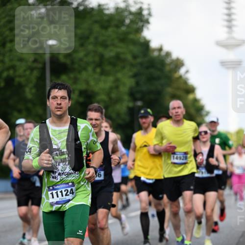 29.06.2025 - hella hamburg halbmarathon Dr. Thomas Lammeyer http://msf.ph/oto/8510994 29.06.2025 10:00:20 Kennedybrücke 1460, 1499, 1502, 1628, 1877, 2013, 2082, 2083, 2953, 2996, 3256, 3426, 4065, 4077, 4377, 4404, 4635, 4711, 4967, 5482, 5600, 5978, 6286, 6309, 6377, 6511, 6512, 6561, 6562, 7178, 7383, 7475, 7583, 8261, 8335, 8514, 8572, 8921, 9082, 9497, 9537, 9597, 9638, 9695, 9793, 10508, 10891, 11018, 11124, 11231 meine-sportfotos.de