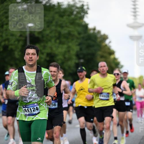 29.06.2025 - hella hamburg halbmarathon Dr. Thomas Lammeyer http://msf.ph/oto/8510996 29.06.2025 10:00:20 Kennedybrücke 1460, 1499, 1502, 1628, 1877, 2013, 2082, 2083, 2953, 2996, 3256, 3426, 4065, 4077, 4377, 4404, 4635, 4711, 4967, 5482, 5600, 5978, 6286, 6309, 6377, 6511, 6512, 6561, 6562, 7178, 7383, 7475, 7583, 8261, 8335, 8514, 8572, 8921, 9082, 9497, 9537, 9597, 9638, 9695, 9793, 10508, 10891, 11018, 11124, 11231 meine-sportfotos.de
