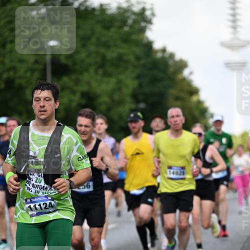 29.06.2025 - hella hamburg halbmarathon Dr. Thomas Lammeyer http://msf.ph/oto/8510998 29.06.2025 10:00:20 Kennedybrücke 1460, 1499, 1502, 1628, 1877, 2013, 2082, 2083, 2953, 2996, 3256, 3426, 4065, 4077, 4377, 4404, 4635, 4711, 4967, 5482, 5600, 5978, 6286, 6309, 6377, 6511, 6512, 6561, 6562, 7178, 7383, 7475, 7583, 8261, 8335, 8514, 8572, 8921, 9082, 9497, 9537, 9597, 9638, 9695, 9793, 10508, 10891, 11018, 11124, 11231 meine-sportfotos.de