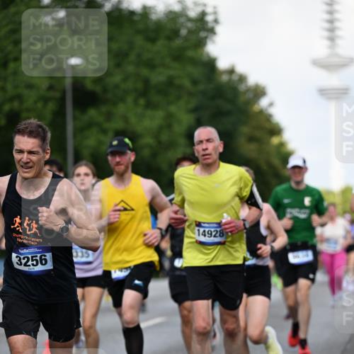 29.06.2025 - hella hamburg halbmarathon Dr. Thomas Lammeyer http://msf.ph/oto/8511006 29.06.2025 10:00:21 Kennedybrücke 1460, 1499, 1502, 1628, 1877, 2013, 2082, 2083, 2996, 3256, 3310, 3426, 4065, 4077, 4377, 4404, 4635, 4711, 4967, 5482, 5600, 5978, 6286, 6309, 6377, 6511, 6512, 6561, 6562, 7178, 7383, 7475, 7583, 8261, 8335, 8361, 8514, 8572, 8921, 8996, 9082, 9497, 9537, 9597, 9638, 9695, 9793, 10371, 10508, 10891, 11018, 11124, 11231 meine-sportfotos.de
