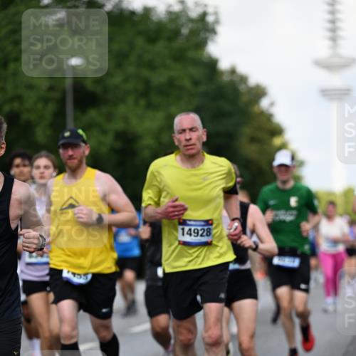 29.06.2025 - hella hamburg halbmarathon Dr. Thomas Lammeyer http://msf.ph/oto/8511012 29.06.2025 10:00:21 Kennedybrücke 1460, 1499, 1502, 1628, 1877, 2013, 2082, 2083, 2996, 3256, 3310, 3426, 4065, 4077, 4377, 4404, 4635, 4711, 4967, 5482, 5600, 5978, 6286, 6309, 6377, 6511, 6512, 6561, 6562, 7178, 7383, 7475, 7583, 8261, 8335, 8361, 8514, 8572, 8921, 8996, 9082, 9497, 9537, 9597, 9638, 9695, 9793, 10371, 10508, 10891, 11018, 11124, 11231 meine-sportfotos.de