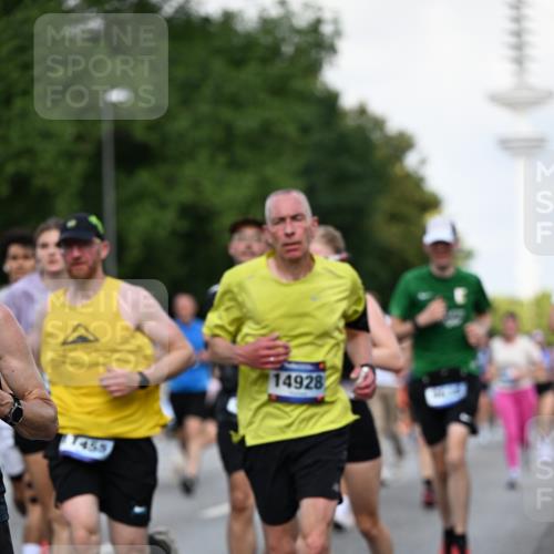 29.06.2025 - hella hamburg halbmarathon Dr. Thomas Lammeyer http://msf.ph/oto/8511014 29.06.2025 10:00:21 Kennedybrücke 1460, 1499, 1502, 1628, 1877, 2013, 2082, 2083, 2996, 3256, 3310, 3426, 4065, 4077, 4377, 4404, 4635, 4711, 4967, 5482, 5600, 5978, 6286, 6309, 6377, 6511, 6512, 6561, 6562, 7178, 7383, 7475, 7583, 8261, 8335, 8361, 8514, 8572, 8921, 8996, 9082, 9497, 9537, 9597, 9638, 9695, 9793, 10371, 10508, 10891, 11018, 11124, 11231 meine-sportfotos.de