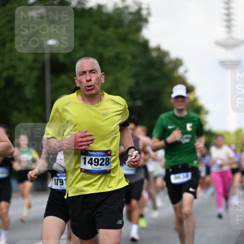 29.06.2025 - hella hamburg halbmarathon Dr. Thomas Lammeyer http://msf.ph/oto/8511021 29.06.2025 10:00:22 Kennedybrücke 1460, 1499, 1502, 1628, 1877, 2013, 2082, 2083, 2208, 2771, 2996, 3256, 3310, 3426, 4065, 4077, 4377, 4404, 4635, 4711, 4967, 5482, 5600, 5978, 6286, 6309, 6377, 6511, 6512, 6561, 6562, 7178, 7383, 7475, 8261, 8335, 8361, 8514, 8572, 8921, 8996, 9082, 9497, 9537, 9597, 9638, 9695, 9793, 10371, 10508, 10891, 11018, 11124, 11231 meine-sportfotos.de