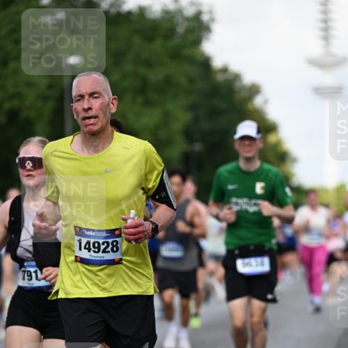 29.06.2025 - hella hamburg halbmarathon Dr. Thomas Lammeyer http://msf.ph/oto/8511026 29.06.2025 10:00:22 Kennedybrücke 1460, 1499, 1502, 1628, 1877, 2013, 2082, 2083, 2208, 2771, 2996, 3256, 3310, 3426, 4065, 4077, 4377, 4404, 4635, 4711, 4967, 5482, 5600, 5978, 6286, 6309, 6377, 6511, 6512, 6561, 6562, 7178, 7383, 7475, 8261, 8335, 8361, 8514, 8572, 8921, 8996, 9082, 9497, 9537, 9597, 9638, 9695, 9793, 10371, 10508, 10891, 11018, 11124, 11231 meine-sportfotos.de