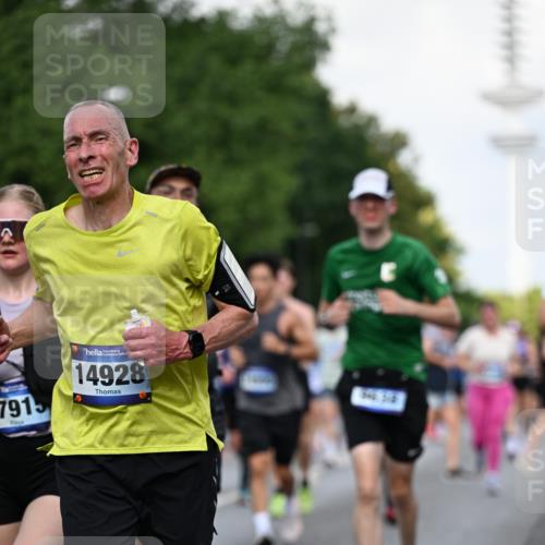 29.06.2025 - hella hamburg halbmarathon Dr. Thomas Lammeyer http://msf.ph/oto/8511028 29.06.2025 10:00:22 Kennedybrücke 1460, 1499, 1502, 1628, 1877, 2013, 2082, 2083, 2208, 2771, 2996, 3256, 3310, 3426, 4065, 4077, 4377, 4404, 4635, 4711, 4967, 5482, 5600, 5978, 6286, 6309, 6377, 6511, 6512, 6561, 6562, 7178, 7383, 7475, 8261, 8335, 8361, 8514, 8572, 8921, 8996, 9082, 9497, 9537, 9597, 9638, 9695, 9793, 10371, 10508, 10891, 11018, 11124, 11231 meine-sportfotos.de