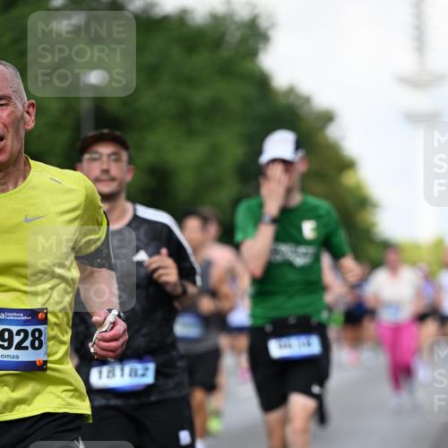 29.06.2025 - hella hamburg halbmarathon Dr. Thomas Lammeyer http://msf.ph/oto/8511033 29.06.2025 10:00:23 Kennedybrücke 1460, 1496, 1499, 1502, 1628, 1877, 2013, 2082, 2083, 2208, 2771, 2996, 3256, 3310, 3426, 4065, 4077, 4377, 4404, 4635, 4711, 4967, 5482, 5600, 5978, 6286, 6309, 6377, 6511, 6512, 6561, 6562, 7178, 7383, 7475, 8261, 8335, 8361, 8514, 8572, 8921, 8996, 9082, 9497, 9537, 9597, 9638, 9695, 9793, 10371, 10508, 10891, 11018, 11124, 11231 meine-sportfotos.de