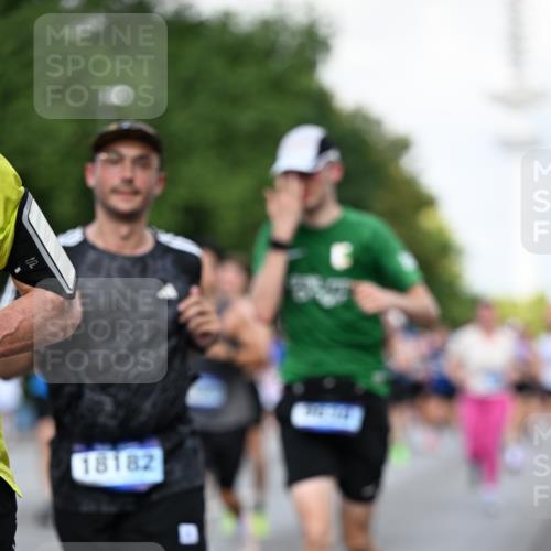 29.06.2025 - hella hamburg halbmarathon Dr. Thomas Lammeyer http://msf.ph/oto/8511038 29.06.2025 10:00:23 Kennedybrücke 1460, 1496, 1499, 1502, 1628, 1877, 2013, 2082, 2083, 2208, 2771, 2996, 3256, 3310, 3426, 4065, 4077, 4377, 4404, 4635, 4711, 4967, 5482, 5600, 5978, 6286, 6309, 6377, 6511, 6512, 6561, 6562, 7178, 7383, 7475, 8261, 8335, 8361, 8514, 8572, 8921, 8996, 9082, 9497, 9537, 9597, 9638, 9695, 9793, 10371, 10508, 10891, 11018, 11124, 11231 meine-sportfotos.de