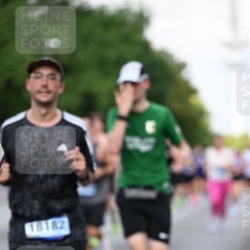 29.06.2025 - hella hamburg halbmarathon Dr. Thomas Lammeyer http://msf.ph/oto/8511040 29.06.2025 10:00:23 Kennedybrücke 1460, 1496, 1499, 1502, 1628, 1877, 2013, 2082, 2083, 2208, 2771, 2996, 3256, 3310, 3426, 4065, 4077, 4377, 4404, 4635, 4711, 4967, 5482, 5600, 5978, 6286, 6309, 6377, 6511, 6512, 6561, 6562, 7178, 7383, 7475, 8261, 8335, 8361, 8514, 8572, 8921, 8996, 9082, 9497, 9537, 9597, 9638, 9695, 9793, 10371, 10508, 10891, 11018, 11124, 11231 meine-sportfotos.de