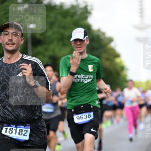 29.06.2025 - hella hamburg halbmarathon Dr. Thomas Lammeyer http://msf.ph/oto/8511043 29.06.2025 10:00:23 Kennedybrücke 1460, 1496, 1499, 1502, 1628, 1877, 2013, 2082, 2083, 2208, 2771, 2996, 3256, 3310, 3426, 4065, 4077, 4377, 4404, 4635, 4711, 4967, 5482, 5600, 5978, 6286, 6309, 6377, 6511, 6512, 6561, 6562, 7178, 7383, 7475, 8261, 8335, 8361, 8514, 8572, 8921, 8996, 9082, 9497, 9537, 9597, 9638, 9695, 9793, 10371, 10508, 10891, 11018, 11124, 11231 meine-sportfotos.de
