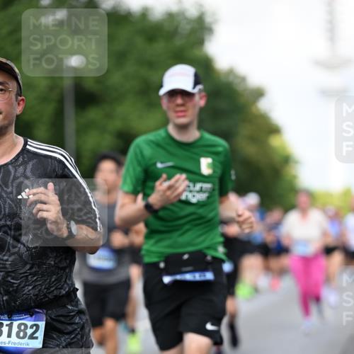 29.06.2025 - hella hamburg halbmarathon Dr. Thomas Lammeyer http://msf.ph/oto/8511045 29.06.2025 10:00:23 Kennedybrücke 1460, 1496, 1499, 1502, 1628, 1877, 2013, 2082, 2083, 2208, 2771, 2996, 3256, 3310, 3426, 4065, 4077, 4377, 4404, 4635, 4711, 4967, 5482, 5600, 5978, 6286, 6309, 6377, 6511, 6512, 6561, 6562, 7178, 7383, 7475, 8261, 8335, 8361, 8514, 8572, 8921, 8996, 9082, 9497, 9537, 9597, 9638, 9695, 9793, 10371, 10508, 10891, 11018, 11124, 11231 meine-sportfotos.de