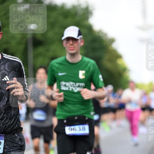 29.06.2025 - hella hamburg halbmarathon Dr. Thomas Lammeyer http://msf.ph/oto/8511047 29.06.2025 10:00:24 Kennedybrücke 1460, 1496, 1499, 1628, 1877, 2013, 2082, 2083, 2208, 2771, 2996, 3256, 3310, 3426, 4065, 4077, 4377, 4404, 4635, 4711, 4833, 4967, 5482, 5600, 5978, 6286, 6309, 6377, 6511, 6512, 6561, 6562, 7178, 7383, 7475, 8261, 8335, 8361, 8514, 8572, 8587, 8921, 8996, 9082, 9497, 9537, 9597, 9638, 9695, 9793, 10371, 10508, 10891, 11018, 11124, 11231 meine-sportfotos.de