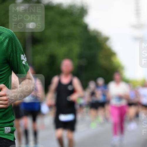 29.06.2025 - hella hamburg halbmarathon Dr. Thomas Lammeyer http://msf.ph/oto/8511063 29.06.2025 10:00:25 Kennedybrücke 1460, 1496, 1499, 1628, 1877, 2013, 2082, 2083, 2208, 2771, 2996, 3256, 3310, 3426, 4065, 4077, 4377, 4404, 4635, 4711, 4833, 4967, 5169, 5482, 5978, 6286, 6309, 6377, 6511, 6512, 6561, 6562, 7383, 7475, 8261, 8335, 8361, 8514, 8572, 8587, 8921, 8996, 9082, 9497, 9537, 9597, 9638, 9695, 9752, 9793, 10371, 10508, 10891, 11018, 11124, 11231 meine-sportfotos.de