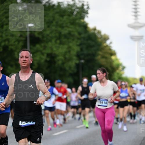 29.06.2025 - hella hamburg halbmarathon Dr. Thomas Lammeyer http://msf.ph/oto/8511068 29.06.2025 10:00:26 Kennedybrücke 1460, 1496, 1499, 1628, 1877, 2013, 2082, 2083, 2208, 2340, 2771, 2996, 3256, 3310, 3426, 4065, 4077, 4377, 4404, 4635, 4711, 4833, 4967, 5169, 5482, 5978, 6286, 6309, 6377, 6511, 6512, 6561, 6562, 7383, 7475, 8261, 8335, 8361, 8514, 8572, 8587, 8921, 8996, 9082, 9497, 9537, 9597, 9638, 9695, 9752, 9793, 10371, 10508, 10891, 11018, 11124, 11231 meine-sportfotos.de