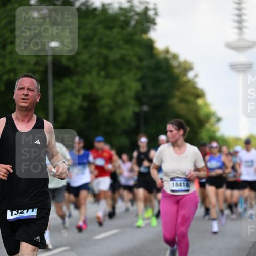 29.06.2025 - hella hamburg halbmarathon Dr. Thomas Lammeyer http://msf.ph/oto/8511072 29.06.2025 10:00:26 Kennedybrücke 1460, 1496, 1499, 1628, 1877, 2013, 2082, 2083, 2208, 2340, 2771, 2996, 3256, 3310, 3426, 4065, 4077, 4377, 4404, 4635, 4711, 4833, 4967, 5169, 5482, 5978, 6286, 6309, 6377, 6511, 6512, 6561, 6562, 7383, 7475, 8261, 8335, 8361, 8514, 8572, 8587, 8921, 8996, 9082, 9497, 9537, 9597, 9638, 9695, 9752, 9793, 10371, 10508, 10891, 11018, 11124, 11231 meine-sportfotos.de