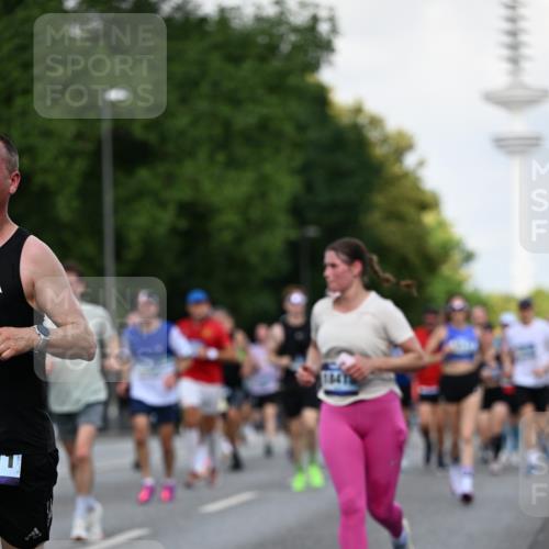29.06.2025 - hella hamburg halbmarathon Dr. Thomas Lammeyer http://msf.ph/oto/8511078 29.06.2025 10:00:26 Kennedybrücke 1460, 1496, 1499, 1628, 1877, 2013, 2082, 2083, 2208, 2340, 2771, 2996, 3256, 3310, 3426, 4065, 4077, 4377, 4404, 4635, 4711, 4833, 4967, 5169, 5482, 5978, 6286, 6309, 6377, 6511, 6512, 6561, 6562, 7383, 7475, 8261, 8335, 8361, 8514, 8572, 8587, 8921, 8996, 9082, 9497, 9537, 9597, 9638, 9695, 9752, 9793, 10371, 10508, 10891, 11018, 11124, 11231 meine-sportfotos.de
