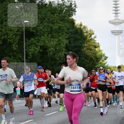 29.06.2025 - hella hamburg halbmarathon Dr. Thomas Lammeyer http://msf.ph/oto/8511083 29.06.2025 10:00:27 Kennedybrücke 1460, 1496, 1537, 1628, 1877, 2013, 2082, 2083, 2208, 2340, 2771, 2996, 3256, 3310, 3426, 4065, 4077, 4377, 4404, 4635, 4711, 4833, 4967, 5169, 5482, 5978, 6286, 6309, 6377, 6511, 6512, 6561, 6562, 7383, 7475, 8261, 8335, 8361, 8514, 8572, 8587, 8921, 8996, 9082, 9497, 9537, 9597, 9638, 9695, 9752, 10371, 10508, 11018, 11124, 11231 meine-sportfotos.de