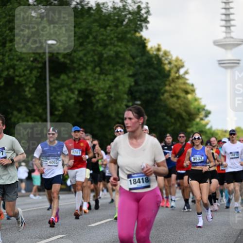 29.06.2025 - hella hamburg halbmarathon Dr. Thomas Lammeyer http://msf.ph/oto/8511085 29.06.2025 10:00:27 Kennedybrücke 1460, 1496, 1537, 1628, 1877, 2013, 2082, 2083, 2208, 2340, 2771, 2996, 3256, 3310, 3426, 4065, 4077, 4377, 4404, 4635, 4711, 4833, 4967, 5169, 5482, 5978, 6286, 6309, 6377, 6511, 6512, 6561, 6562, 7383, 7475, 8261, 8335, 8361, 8514, 8572, 8587, 8921, 8996, 9082, 9497, 9537, 9597, 9638, 9695, 9752, 10371, 10508, 11018, 11124, 11231 meine-sportfotos.de