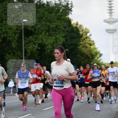 29.06.2025 - hella hamburg halbmarathon Dr. Thomas Lammeyer http://msf.ph/oto/8511088 29.06.2025 10:00:27 Kennedybrücke 1460, 1496, 1537, 1628, 1877, 2013, 2082, 2083, 2208, 2340, 2771, 2996, 3256, 3310, 3426, 4065, 4077, 4377, 4404, 4635, 4711, 4833, 4967, 5169, 5482, 5978, 6286, 6309, 6377, 6511, 6512, 6561, 6562, 7383, 7475, 8261, 8335, 8361, 8514, 8572, 8587, 8921, 8996, 9082, 9497, 9537, 9597, 9638, 9695, 9752, 10371, 10508, 11018, 11124, 11231 meine-sportfotos.de