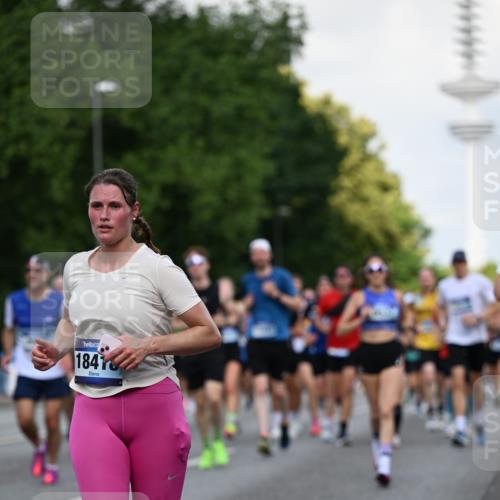 29.06.2025 - hella hamburg halbmarathon Dr. Thomas Lammeyer http://msf.ph/oto/8511097 29.06.2025 10:00:28 Kennedybrücke 1460, 1496, 1537, 1628, 1877, 2013, 2082, 2083, 2208, 2340, 2771, 2996, 3256, 3310, 3426, 4065, 4077, 4377, 4404, 4635, 4711, 4833, 4967, 5169, 5482, 5978, 6286, 6309, 6377, 6511, 6512, 6561, 6562, 7383, 7475, 8261, 8335, 8361, 8514, 8572, 8587, 8921, 8996, 9082, 9497, 9537, 9597, 9638, 9695, 9752, 9820, 10371, 10508, 11018, 11124, 11231 meine-sportfotos.de