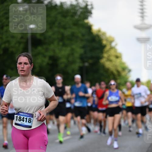 29.06.2025 - hella hamburg halbmarathon Dr. Thomas Lammeyer http://msf.ph/oto/8511099 29.06.2025 10:00:28 Kennedybrücke 1460, 1496, 1537, 1628, 1877, 2013, 2082, 2083, 2208, 2340, 2771, 2996, 3256, 3310, 3426, 4065, 4077, 4377, 4404, 4635, 4711, 4833, 4967, 5169, 5482, 5978, 6286, 6309, 6377, 6511, 6512, 6561, 6562, 7383, 7475, 8261, 8335, 8361, 8514, 8572, 8587, 8921, 8996, 9082, 9497, 9537, 9597, 9638, 9695, 9752, 9820, 10371, 10508, 11018, 11124, 11231 meine-sportfotos.de