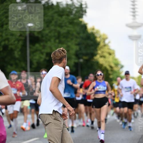 29.06.2025 - hella hamburg halbmarathon Dr. Thomas Lammeyer http://msf.ph/oto/8511109 29.06.2025 10:00:28 Kennedybrücke 1460, 1496, 1537, 1628, 1877, 2013, 2082, 2083, 2208, 2340, 2771, 2996, 3256, 3310, 3426, 4065, 4077, 4377, 4404, 4635, 4711, 4833, 4967, 5169, 5482, 5978, 6286, 6309, 6377, 6511, 6512, 6561, 6562, 7383, 7475, 8261, 8335, 8361, 8514, 8572, 8587, 8921, 8996, 9082, 9497, 9537, 9597, 9638, 9695, 9752, 9820, 10371, 10508, 11018, 11124, 11231 meine-sportfotos.de