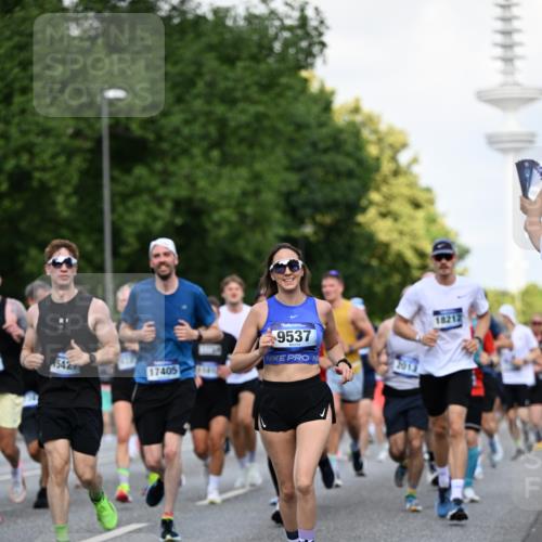 29.06.2025 - hella hamburg halbmarathon Dr. Thomas Lammeyer http://msf.ph/oto/8511126 29.06.2025 10:00:29 Kennedybrücke 1460, 1496, 1537, 1628, 1877, 2013, 2082, 2083, 2208, 2340, 2771, 2878, 2996, 3256, 3310, 3426, 4065, 4077, 4377, 4404, 4635, 4711, 4833, 4967, 5169, 5482, 6286, 6309, 6377, 6511, 6512, 6561, 6562, 7383, 7475, 8261, 8335, 8361, 8514, 8572, 8587, 8921, 8996, 9082, 9497, 9537, 9597, 9638, 9695, 9752, 9820, 10371, 10508, 11018, 11124, 11231 meine-sportfotos.de