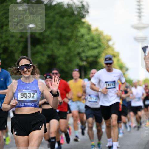 29.06.2025 - hella hamburg halbmarathon Dr. Thomas Lammeyer http://msf.ph/oto/8511144 29.06.2025 10:00:31 Kennedybrücke 1460, 1496, 1537, 1628, 1877, 2013, 2082, 2083, 2208, 2340, 2378, 2771, 2839, 2878, 2996, 3256, 3310, 3426, 4065, 4377, 4404, 4635, 4833, 4967, 5169, 5194, 5482, 5839, 6286, 6309, 6377, 6511, 6512, 6561, 6562, 7383, 7475, 8261, 8313, 8335, 8361, 8514, 8572, 8587, 8618, 8863, 8921, 8996, 9082, 9497, 9537, 9597, 9638, 9752, 9820, 10371, 10508, 10859, 11018, 11124, 11231, 11429 meine-sportfotos.de