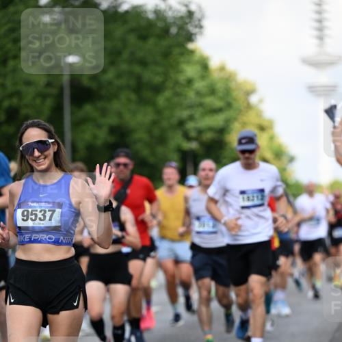 29.06.2025 - hella hamburg halbmarathon Dr. Thomas Lammeyer http://msf.ph/oto/8511147 29.06.2025 10:00:31 Kennedybrücke 1460, 1496, 1537, 1628, 1877, 2013, 2082, 2083, 2208, 2340, 2378, 2771, 2839, 2878, 2996, 3256, 3310, 3426, 4065, 4377, 4404, 4635, 4833, 4967, 5169, 5194, 5482, 5839, 6286, 6309, 6377, 6511, 6512, 6561, 6562, 7383, 7475, 8261, 8313, 8335, 8361, 8514, 8572, 8587, 8618, 8863, 8921, 8996, 9082, 9497, 9537, 9597, 9638, 9752, 9820, 10371, 10508, 10859, 11018, 11124, 11231, 11429 meine-sportfotos.de