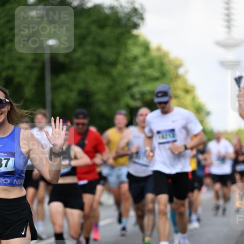 29.06.2025 - hella hamburg halbmarathon Dr. Thomas Lammeyer http://msf.ph/oto/8511151 29.06.2025 10:00:31 Kennedybrücke 1460, 1496, 1537, 1628, 1877, 2013, 2082, 2083, 2208, 2340, 2378, 2771, 2839, 2878, 2996, 3256, 3310, 3426, 4065, 4377, 4404, 4635, 4833, 4967, 5169, 5194, 5482, 5839, 6286, 6309, 6377, 6511, 6512, 6561, 6562, 7383, 7475, 8261, 8313, 8335, 8361, 8514, 8572, 8587, 8618, 8863, 8921, 8996, 9082, 9497, 9537, 9597, 9638, 9752, 9820, 10371, 10508, 10859, 11018, 11124, 11231, 11429 meine-sportfotos.de