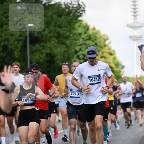 29.06.2025 - hella hamburg halbmarathon Dr. Thomas Lammeyer http://msf.ph/oto/8511156 29.06.2025 10:00:32 Kennedybrücke 1460, 1496, 1537, 1628, 1877, 2013, 2082, 2083, 2208, 2340, 2378, 2771, 2839, 2869, 2878, 2996, 3256, 3310, 3426, 4065, 4377, 4404, 4635, 4833, 4967, 5169, 5194, 5482, 5839, 6286, 6309, 6377, 6511, 6512, 6561, 6562, 7383, 7475, 8112, 8261, 8313, 8335, 8361, 8514, 8572, 8587, 8618, 8661, 8710, 8863, 8921, 8996, 9082, 9497, 9537, 9597, 9638, 9752, 9820, 10189, 10371, 10508, 10859, 11018, 11124, 11231, 11429 meine-sportfotos.de