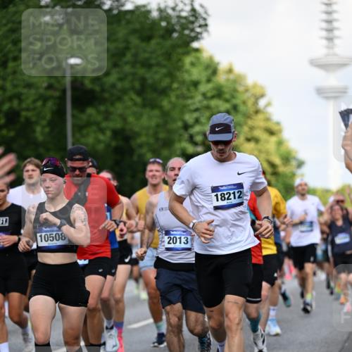 29.06.2025 - hella hamburg halbmarathon Dr. Thomas Lammeyer http://msf.ph/oto/8511157 29.06.2025 10:00:32 Kennedybrücke 1460, 1496, 1537, 1628, 1877, 2013, 2082, 2083, 2208, 2340, 2378, 2771, 2839, 2869, 2878, 2996, 3256, 3310, 3426, 4065, 4377, 4404, 4635, 4833, 4967, 5169, 5194, 5482, 5839, 6286, 6309, 6377, 6511, 6512, 6561, 6562, 7383, 7475, 8112, 8261, 8313, 8335, 8361, 8514, 8572, 8587, 8618, 8661, 8710, 8863, 8921, 8996, 9082, 9497, 9537, 9597, 9638, 9752, 9820, 10189, 10371, 10508, 10859, 11018, 11124, 11231, 11429 meine-sportfotos.de