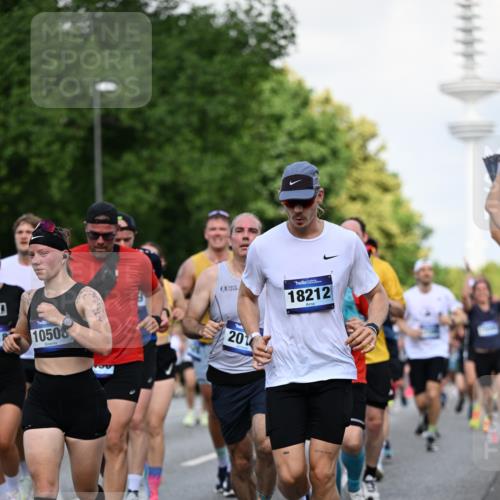 29.06.2025 - hella hamburg halbmarathon Dr. Thomas Lammeyer http://msf.ph/oto/8511160 29.06.2025 10:00:32 Kennedybrücke 1460, 1496, 1537, 1628, 1877, 2013, 2082, 2083, 2208, 2340, 2378, 2771, 2839, 2869, 2878, 2996, 3256, 3310, 3426, 4065, 4377, 4404, 4635, 4833, 4967, 5169, 5194, 5482, 5839, 6286, 6309, 6377, 6511, 6512, 6561, 6562, 7383, 7475, 8112, 8261, 8313, 8335, 8361, 8514, 8572, 8587, 8618, 8661, 8710, 8863, 8921, 8996, 9082, 9497, 9537, 9597, 9638, 9752, 9820, 10189, 10371, 10508, 10859, 11018, 11124, 11231, 11429 meine-sportfotos.de