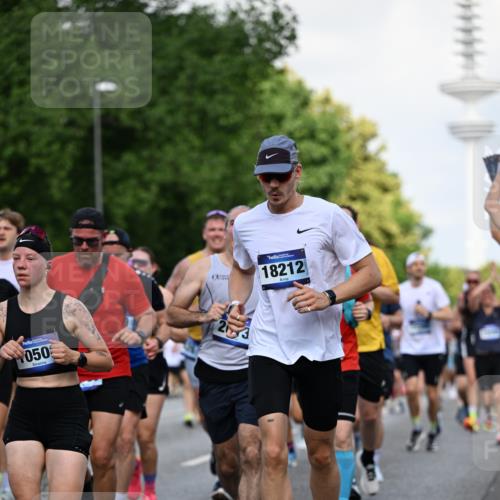 29.06.2025 - hella hamburg halbmarathon Dr. Thomas Lammeyer http://msf.ph/oto/8511161 29.06.2025 10:00:32 Kennedybrücke 1460, 1496, 1537, 1628, 1877, 2013, 2082, 2083, 2208, 2340, 2378, 2771, 2839, 2869, 2878, 2996, 3256, 3310, 3426, 4065, 4377, 4404, 4635, 4833, 4967, 5169, 5194, 5482, 5839, 6286, 6309, 6377, 6511, 6512, 6561, 6562, 7383, 7475, 8112, 8261, 8313, 8335, 8361, 8514, 8572, 8587, 8618, 8661, 8710, 8863, 8921, 8996, 9082, 9497, 9537, 9597, 9638, 9752, 9820, 10189, 10371, 10508, 10859, 11018, 11124, 11231, 11429 meine-sportfotos.de