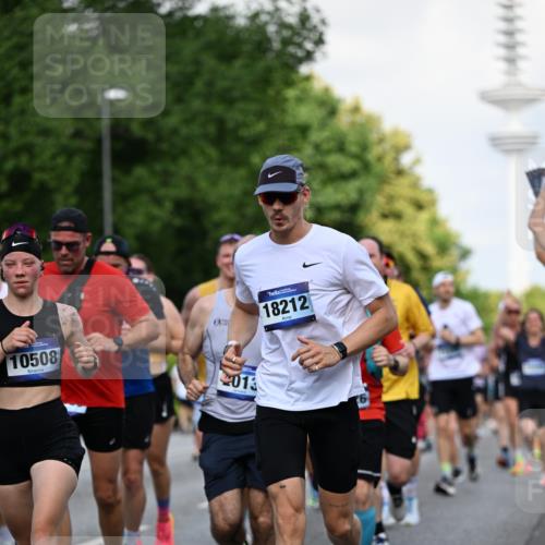 29.06.2025 - hella hamburg halbmarathon Dr. Thomas Lammeyer http://msf.ph/oto/8511164 29.06.2025 10:00:32 Kennedybrücke 1460, 1496, 1537, 1628, 1877, 2013, 2082, 2083, 2208, 2340, 2378, 2771, 2839, 2869, 2878, 2996, 3256, 3310, 3426, 4065, 4377, 4404, 4635, 4833, 4967, 5169, 5194, 5482, 5839, 6286, 6309, 6377, 6511, 6512, 6561, 6562, 7383, 7475, 8112, 8261, 8313, 8335, 8361, 8514, 8572, 8587, 8618, 8661, 8710, 8863, 8921, 8996, 9082, 9497, 9537, 9597, 9638, 9752, 9820, 10189, 10371, 10508, 10859, 11018, 11124, 11231, 11429 meine-sportfotos.de