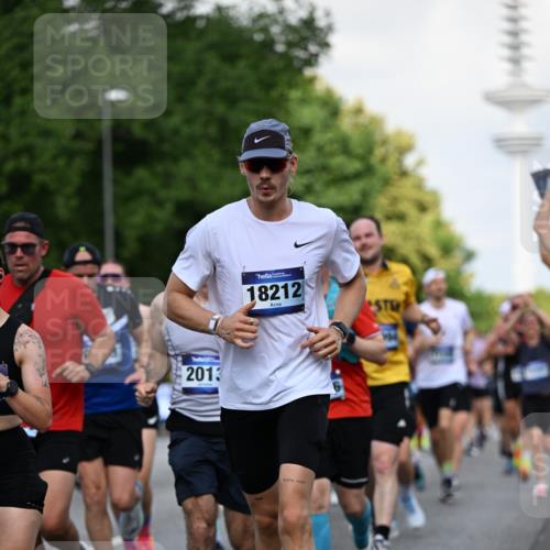 29.06.2025 - hella hamburg halbmarathon Dr. Thomas Lammeyer http://msf.ph/oto/8511168 29.06.2025 10:00:33 Kennedybrücke 1460, 1496, 1537, 1628, 1877, 2013, 2082, 2083, 2208, 2340, 2378, 2396, 2771, 2839, 2869, 2878, 2996, 3256, 3310, 3426, 4065, 4377, 4404, 4635, 4833, 4967, 5169, 5194, 5482, 5839, 6286, 6309, 6377, 6561, 6562, 7383, 7475, 8112, 8261, 8313, 8335, 8361, 8514, 8572, 8587, 8618, 8661, 8710, 8863, 8921, 8996, 9082, 9497, 9537, 9597, 9638, 9752, 9820, 10189, 10371, 10508, 10859, 11018, 11231, 11429 meine-sportfotos.de