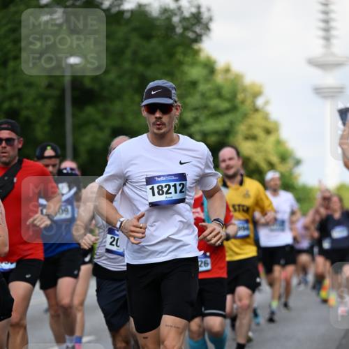 29.06.2025 - hella hamburg halbmarathon Dr. Thomas Lammeyer http://msf.ph/oto/8511170 29.06.2025 10:00:33 Kennedybrücke 1460, 1496, 1537, 1628, 1877, 2013, 2082, 2083, 2208, 2340, 2378, 2396, 2771, 2839, 2869, 2878, 2996, 3256, 3310, 3426, 4065, 4377, 4404, 4635, 4833, 4967, 5169, 5194, 5482, 5839, 6286, 6309, 6377, 6561, 6562, 7383, 7475, 8112, 8261, 8313, 8335, 8361, 8514, 8572, 8587, 8618, 8661, 8710, 8863, 8921, 8996, 9082, 9497, 9537, 9597, 9638, 9752, 9820, 10189, 10371, 10508, 10859, 11018, 11231, 11429 meine-sportfotos.de