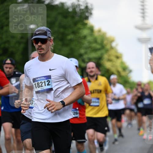 29.06.2025 - hella hamburg halbmarathon Dr. Thomas Lammeyer http://msf.ph/oto/8511174 29.06.2025 10:00:33 Kennedybrücke 1460, 1496, 1537, 1628, 1877, 2013, 2082, 2083, 2208, 2340, 2378, 2396, 2771, 2839, 2869, 2878, 2996, 3256, 3310, 3426, 4065, 4377, 4404, 4635, 4833, 4967, 5169, 5194, 5482, 5839, 6286, 6309, 6377, 6561, 6562, 7383, 7475, 8112, 8261, 8313, 8335, 8361, 8514, 8572, 8587, 8618, 8661, 8710, 8863, 8921, 8996, 9082, 9497, 9537, 9597, 9638, 9752, 9820, 10189, 10371, 10508, 10859, 11018, 11231, 11429 meine-sportfotos.de