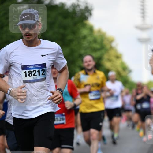 29.06.2025 - hella hamburg halbmarathon Dr. Thomas Lammeyer http://msf.ph/oto/8511177 29.06.2025 10:00:33 Kennedybrücke 1460, 1496, 1537, 1628, 1877, 2013, 2082, 2083, 2208, 2340, 2378, 2396, 2771, 2839, 2869, 2878, 2996, 3256, 3310, 3426, 4065, 4377, 4404, 4635, 4833, 4967, 5169, 5194, 5482, 5839, 6286, 6309, 6377, 6561, 6562, 7383, 7475, 8112, 8261, 8313, 8335, 8361, 8514, 8572, 8587, 8618, 8661, 8710, 8863, 8921, 8996, 9082, 9497, 9537, 9597, 9638, 9752, 9820, 10189, 10371, 10508, 10859, 11018, 11231, 11429 meine-sportfotos.de