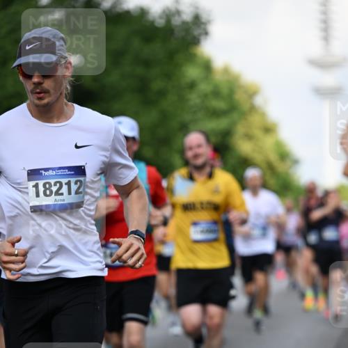 29.06.2025 - hella hamburg halbmarathon Dr. Thomas Lammeyer http://msf.ph/oto/8511180 29.06.2025 10:00:34 Kennedybrücke 1460, 1496, 1537, 1628, 1877, 2013, 2082, 2083, 2208, 2340, 2378, 2396, 2771, 2839, 2869, 2878, 2996, 3310, 3426, 3575, 4065, 4377, 4404, 4635, 4833, 4967, 5169, 5194, 5482, 5839, 6286, 6309, 6377, 6561, 6562, 7383, 7475, 8112, 8261, 8313, 8335, 8361, 8514, 8572, 8587, 8618, 8661, 8710, 8863, 8921, 8996, 9082, 9497, 9537, 9597, 9638, 9752, 9820, 9876, 10189, 10371, 10508, 10859, 11018, 11231, 11429 meine-sportfotos.de