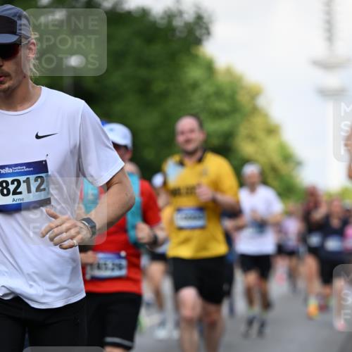 29.06.2025 - hella hamburg halbmarathon Dr. Thomas Lammeyer http://msf.ph/oto/8511182 29.06.2025 10:00:34 Kennedybrücke 1460, 1496, 1537, 1628, 1877, 2013, 2082, 2083, 2208, 2340, 2378, 2396, 2771, 2839, 2869, 2878, 2996, 3310, 3426, 3575, 4065, 4377, 4404, 4635, 4833, 4967, 5169, 5194, 5482, 5839, 6286, 6309, 6377, 6561, 6562, 7383, 7475, 8112, 8261, 8313, 8335, 8361, 8514, 8572, 8587, 8618, 8661, 8710, 8863, 8921, 8996, 9082, 9497, 9537, 9597, 9638, 9752, 9820, 9876, 10189, 10371, 10508, 10859, 11018, 11231, 11429 meine-sportfotos.de