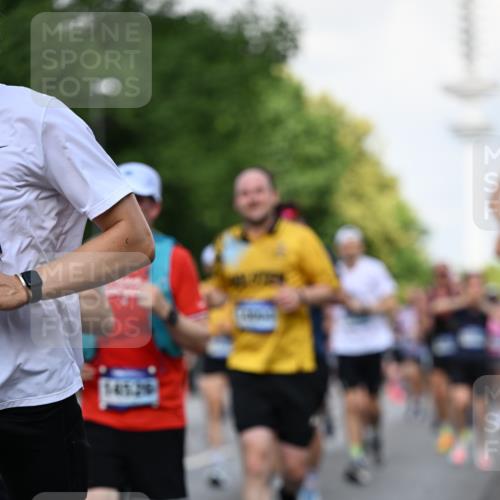 29.06.2025 - hella hamburg halbmarathon Dr. Thomas Lammeyer http://msf.ph/oto/8511184 29.06.2025 10:00:34 Kennedybrücke 1460, 1496, 1537, 1628, 1877, 2013, 2082, 2083, 2208, 2340, 2378, 2396, 2771, 2839, 2869, 2878, 2996, 3310, 3426, 3575, 4065, 4377, 4404, 4635, 4833, 4967, 5169, 5194, 5482, 5839, 6286, 6309, 6377, 6561, 6562, 7383, 7475, 8112, 8261, 8313, 8335, 8361, 8514, 8572, 8587, 8618, 8661, 8710, 8863, 8921, 8996, 9082, 9497, 9537, 9597, 9638, 9752, 9820, 9876, 10189, 10371, 10508, 10859, 11018, 11231, 11429 meine-sportfotos.de