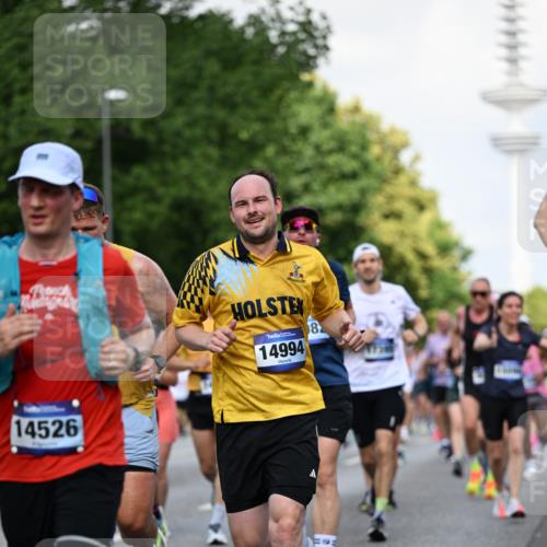 29.06.2025 - hella hamburg halbmarathon Dr. Thomas Lammeyer http://msf.ph/oto/8511186 29.06.2025 10:00:34 Kennedybrücke 1460, 1496, 1537, 1628, 1877, 2013, 2082, 2083, 2208, 2340, 2378, 2396, 2771, 2839, 2869, 2878, 2996, 3310, 3426, 3575, 4065, 4377, 4404, 4635, 4833, 4967, 5169, 5194, 5482, 5839, 6286, 6309, 6377, 6561, 6562, 7383, 7475, 8112, 8261, 8313, 8335, 8361, 8514, 8572, 8587, 8618, 8661, 8710, 8863, 8921, 8996, 9082, 9497, 9537, 9597, 9638, 9752, 9820, 9876, 10189, 10371, 10508, 10859, 11018, 11231, 11429 meine-sportfotos.de