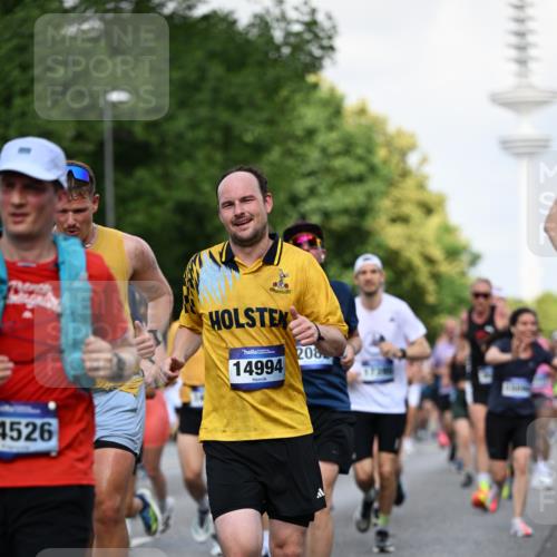 29.06.2025 - hella hamburg halbmarathon Dr. Thomas Lammeyer http://msf.ph/oto/8511189 29.06.2025 10:00:34 Kennedybrücke 1460, 1496, 1537, 1628, 1877, 2013, 2082, 2083, 2208, 2340, 2378, 2396, 2771, 2839, 2869, 2878, 2996, 3310, 3426, 3575, 4065, 4377, 4404, 4635, 4833, 4967, 5169, 5194, 5482, 5839, 6286, 6309, 6377, 6561, 6562, 7383, 7475, 8112, 8261, 8313, 8335, 8361, 8514, 8572, 8587, 8618, 8661, 8710, 8863, 8921, 8996, 9082, 9497, 9537, 9597, 9638, 9752, 9820, 9876, 10189, 10371, 10508, 10859, 11018, 11231, 11429 meine-sportfotos.de