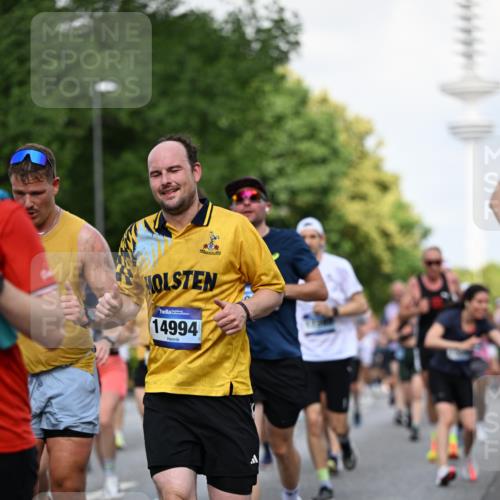 29.06.2025 - hella hamburg halbmarathon Dr. Thomas Lammeyer http://msf.ph/oto/8511193 29.06.2025 10:00:35 Kennedybrücke 1460, 1496, 1537, 1628, 1833, 1877, 2013, 2082, 2083, 2208, 2340, 2378, 2396, 2771, 2839, 2869, 2878, 2996, 3310, 3426, 3575, 4065, 4377, 4404, 4635, 4833, 4967, 5169, 5194, 5482, 5839, 6286, 6309, 6377, 6561, 6562, 7383, 7475, 8112, 8261, 8313, 8361, 8514, 8572, 8587, 8618, 8661, 8710, 8863, 8921, 8996, 9082, 9497, 9537, 9597, 9638, 9752, 9820, 9876, 10189, 10371, 10508, 10859, 11018, 11231, 11429 meine-sportfotos.de